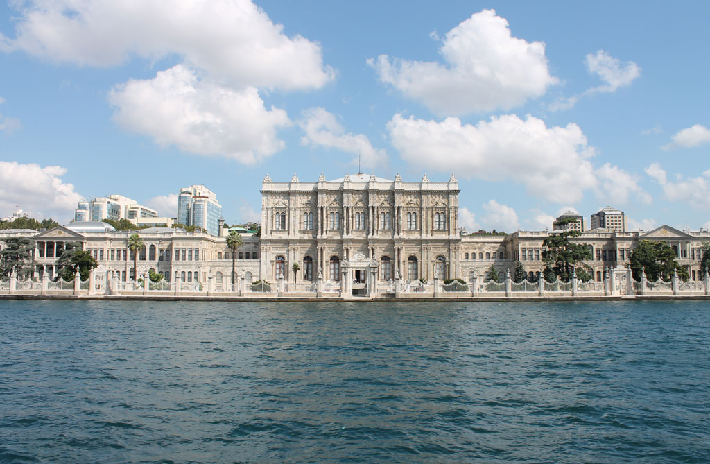 Дворец Долмабахче
